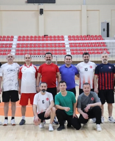 İl Müdürü İlhan, personellerle voleybolda buluştu