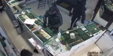 Başakşehir’de kuyumcuda soygun girişimi: İşletme sahibinin çığlıklarıyla kaçtılar