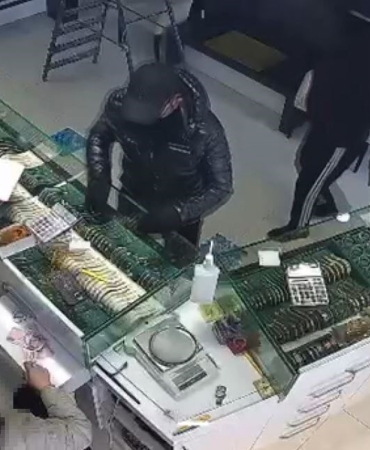 Başakşehir’de kuyumcuda soygun girişimi: İşletme sahibinin çığlıklarıyla kaçtılar