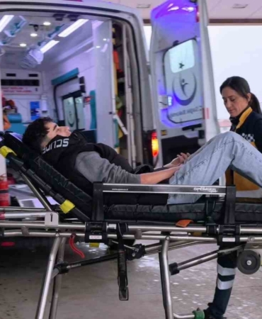 Bursa’da motosiklet kazası: 1’i çocuk 2 yaralı