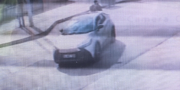 Bursa’da cip ile motosiklet çarpıştı, 2 kişi yaralandı: Kaza anı kamerada