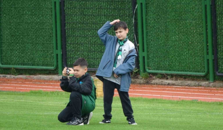 Serdar Dursun’dan minik taraftara jest