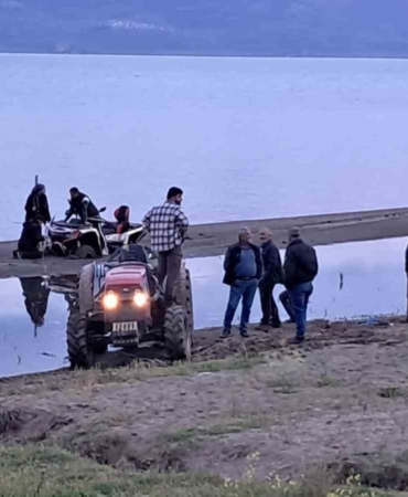 İznik’te ATV kuma saplandı, vatandaşlar seferber oldu