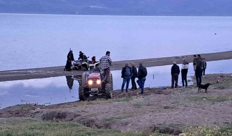 İznik’te ATV kuma saplandı, vatandaşlar seferber oldu