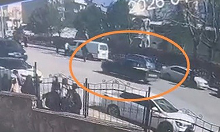 Balkondan düşen 3 yaşındaki çocuk, ağır yaralandı