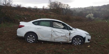 Bilecik’te kontrolden çıkan otomobil tarlaya uçtu, sürücüsü ağır yaralandı