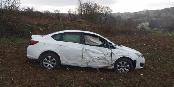 Bilecik’te kontrolden çıkan otomobil tarlaya uçtu, sürücüsü ağır yaralandı