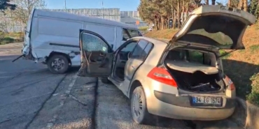 Silivri’de kontrolden çıkan kepçe araçları biçti