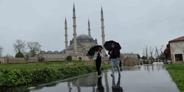 Sağanak yağış başladı, kentte bereket vurgusu