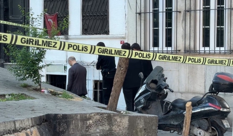 Beyoğlu’nda bir kişi apartman dairesinde ölü bulundu