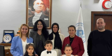 23 Nisan’da makam çocuklara devredildi