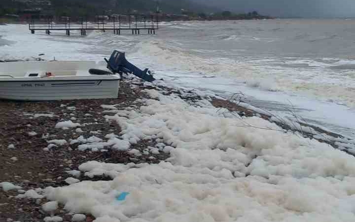 Ayvacık’ta deniz köpürdü