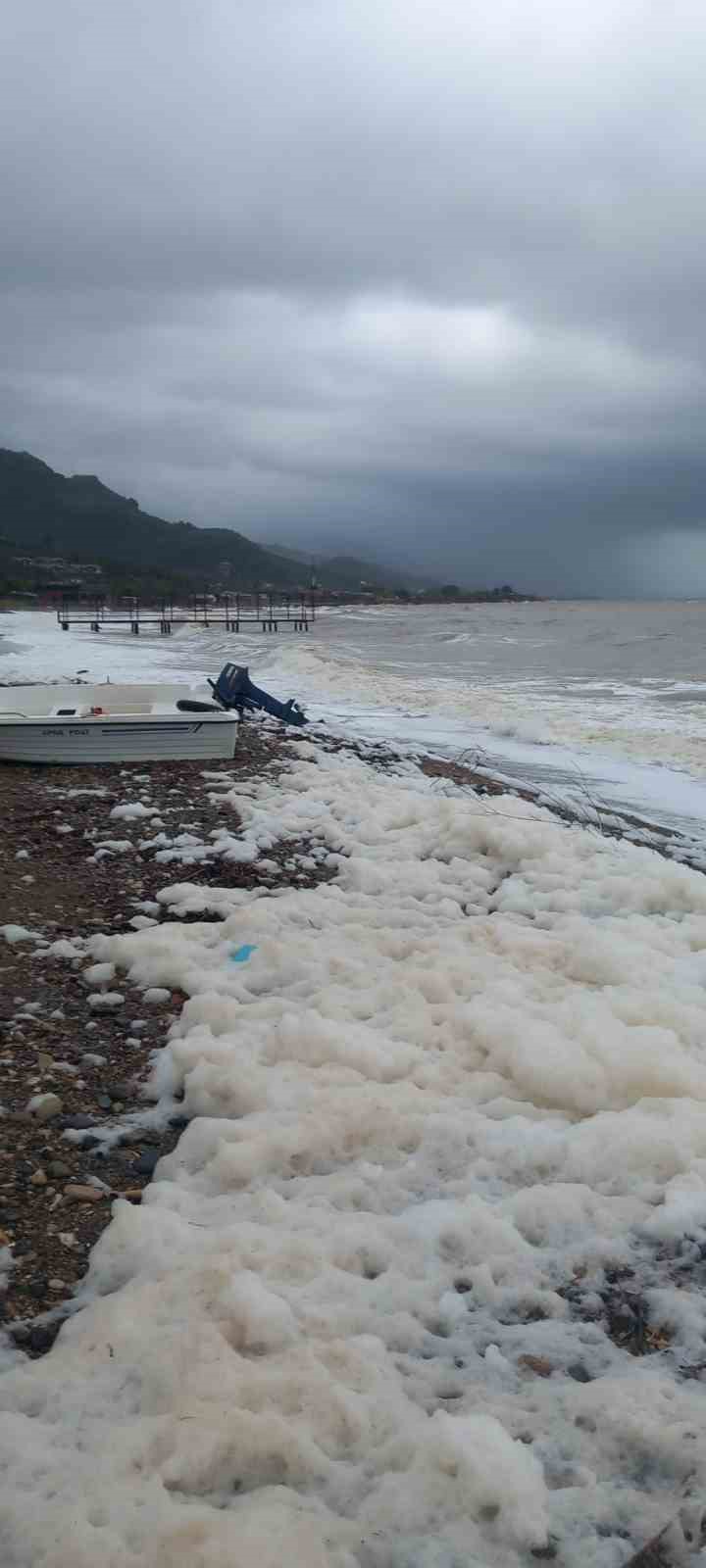 Ayvacık’ta deniz köpürdü