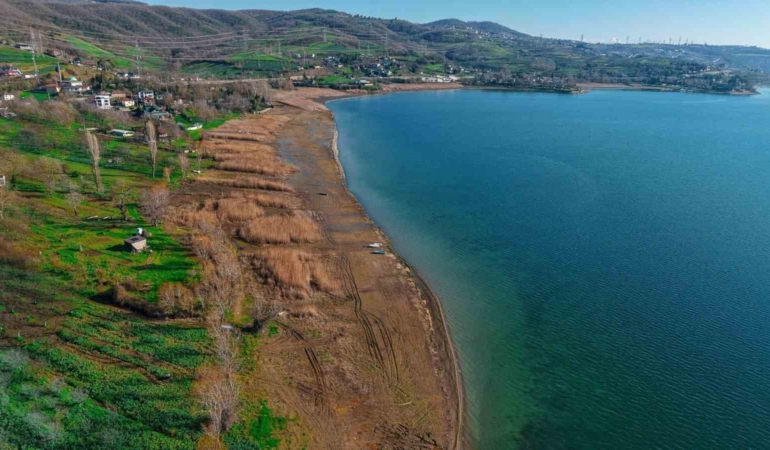 Sapanca Gölü’nde kaçak yapı yıkım çalışmalarının ikinci etabına başlandı