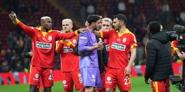 Galatasaraylı taraftarlardan Günay Güvenç’e destek