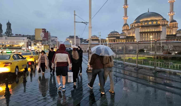 İstanbul’da uyarıların ardından sağanak yağış başladı