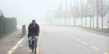 Sis şehri etkisi altına aldı, görüş mesafesi 10 metreye kadar düştü