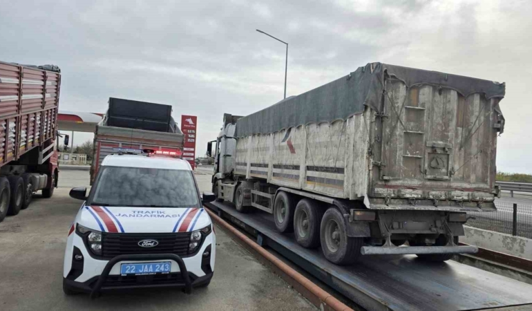 Jandarmadan tonaj uygulaması: 2 araca 120 bin lira ceza kesildi