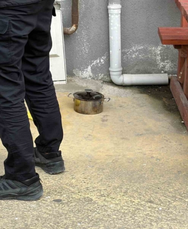 Ocakta unutlan yemek yangına sebep oldu