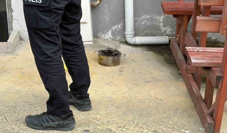 Ocakta unutlan yemek yangına sebep oldu