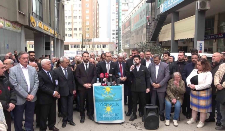 İYİ Parti Bursa’da istifa dalgası: İlçelerde peş peşe ayrılıklar