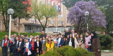 Miniklerden yürek ısıtan 23 Nisan kutlaması