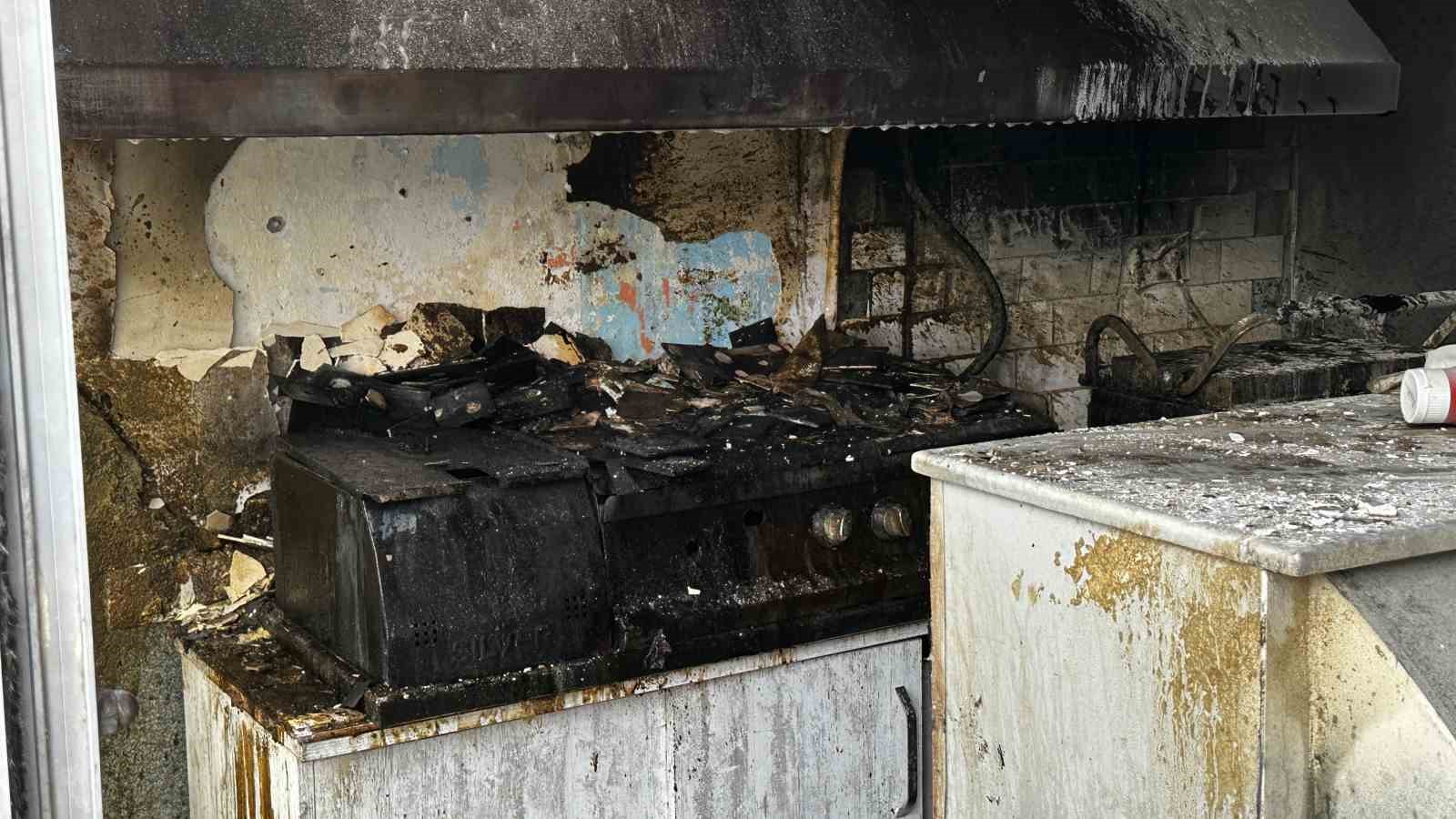 İşletmeci dışarıdayken dükkanında yangın çıktı