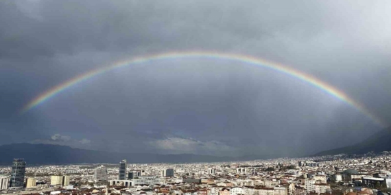 Bursa’da yağmur sonrası gökkuşağı şöleni