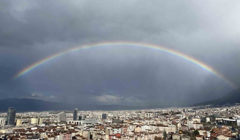 Bursa’da yağmur sonrası gökkuşağı şöleni