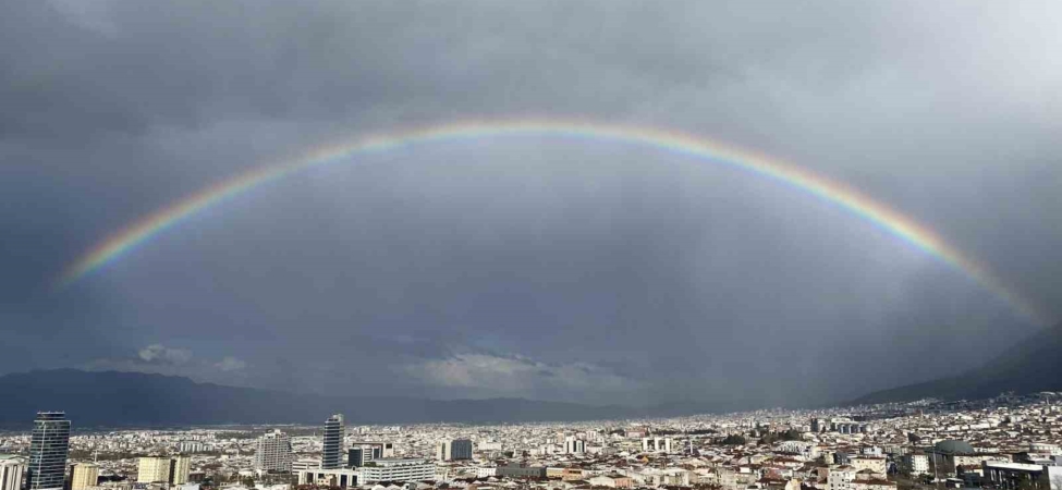 Bursa’da yağmur sonrası gökkuşağı şöleni