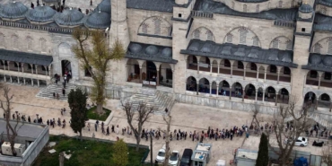 Restorasyonu tamamlanan Sultanahmet Camii’ne ziyaretçi akını
