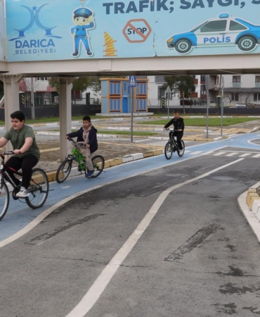 Darıca’da öğrenciler trafik kurallarını uygulamalı öğreniyor