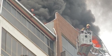 Bursa’da 8 katlı sitede can pazarı...Yangında mahsur kaldı, böyle kurtarıldı