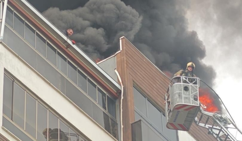 Bursa’da 8 katlı sitede can pazarı...Yangında mahsur kaldı, böyle kurtarıldı