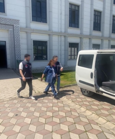 Evden ziynet eşyası ve nakit para çalan kadın yakalandı