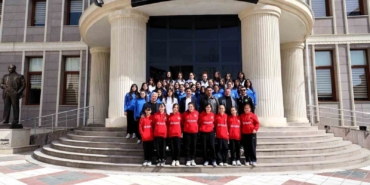 Söğüt Spor Voleybol Takımı’nı makamında kabul etti