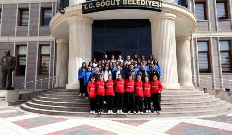 Söğüt Spor Voleybol Takımı’nı makamında kabul etti