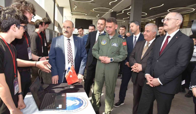 Bilimin kalbi Balıkesir’de attı: Bilim Fuarı yoğun katılımla açıldı