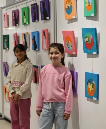 Kartepe’de minik ressamların eserleri Sanat Evi’nde sergileniyor