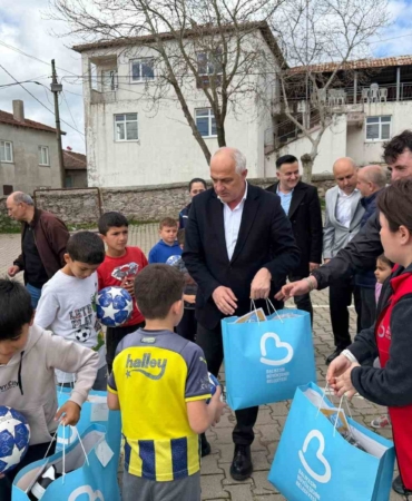 Başkan Akın’dan kırsaldaki çocuklara 23 Nisan hediyesi