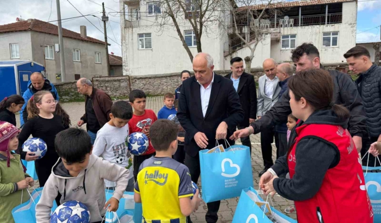 Başkan Akın’dan kırsaldaki çocuklara 23 Nisan hediyesi