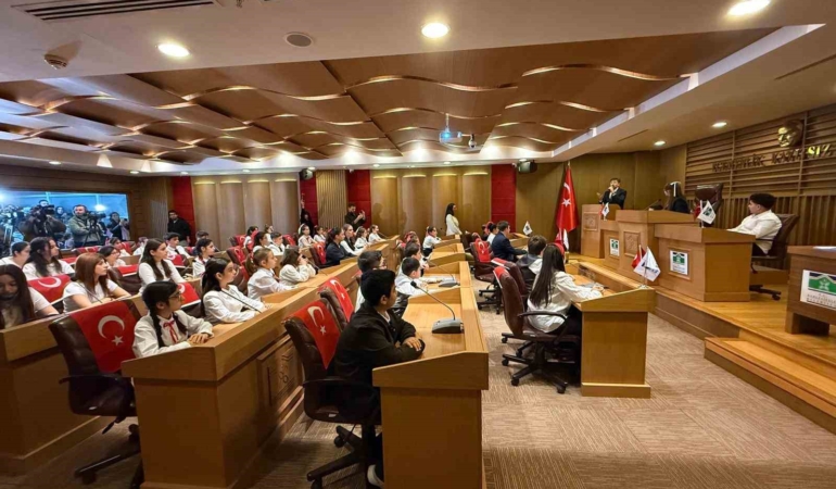 Bahçelievler’de 23 Nisan’a özel Çocuk Meclisi oturumu: "Atamızın izindeyiz"