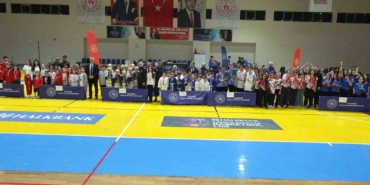 Balıkesir’de Çocuk Sporları Şenliği ödül töreni ile tamamlandı