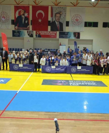Balıkesir’de Çocuk Sporları Şenliği ödül töreni ile tamamlandı
