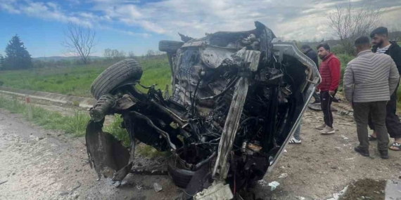 Direksiyon hakimiyetini kaybetti, yağmur suyu kanalına devrildi: 1 yaralı