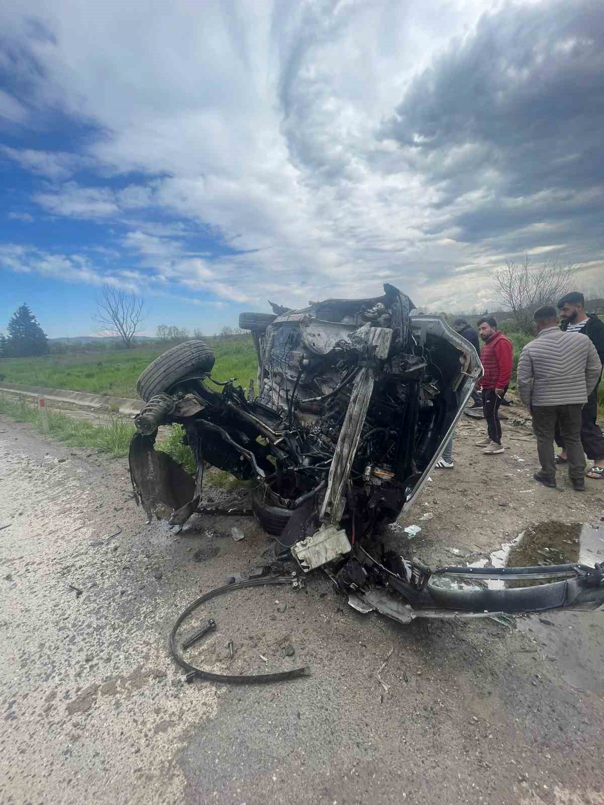 Direksiyon hakimiyetini kaybetti, yağmur suyu kanalına devrildi: 1 yaralı