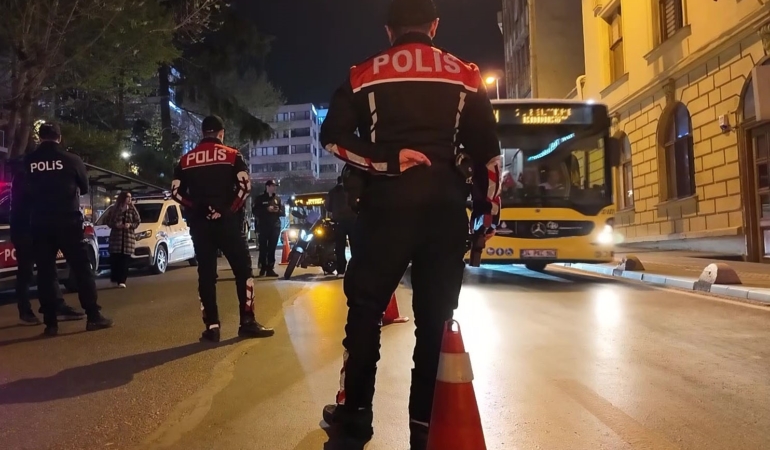Kadıköy’de polis ekipleri asayiş uygulaması gerçekleştirdi