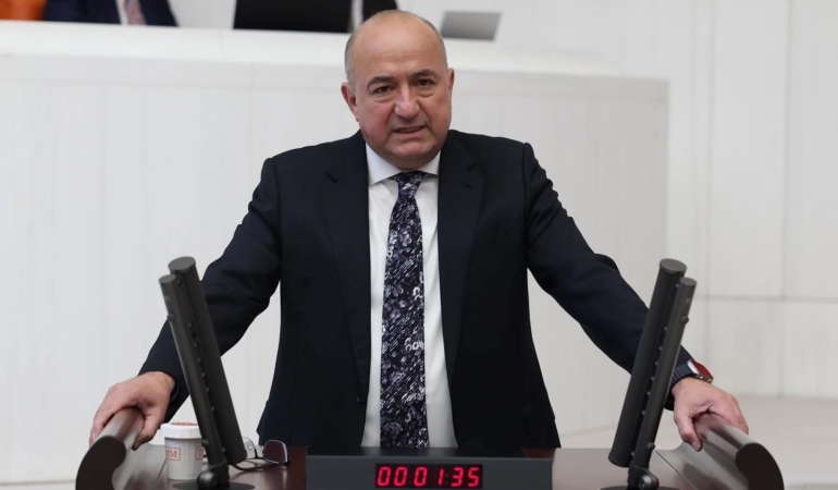 AK Partili Gider’den Özgür Özel’e: "Boş ver sen köprüyü bedava yapmayı. Belediye başkanına talimat ver, suyu bedava da yapmasın, en azından ucuzlatsın"