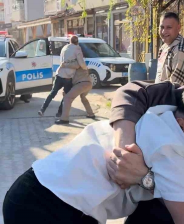 Kavga ihbarına giden polislere sürpriz karşılama