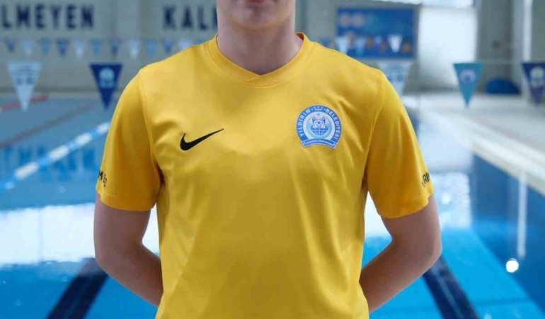 Yıldırımlı yüzücülere milli gurur